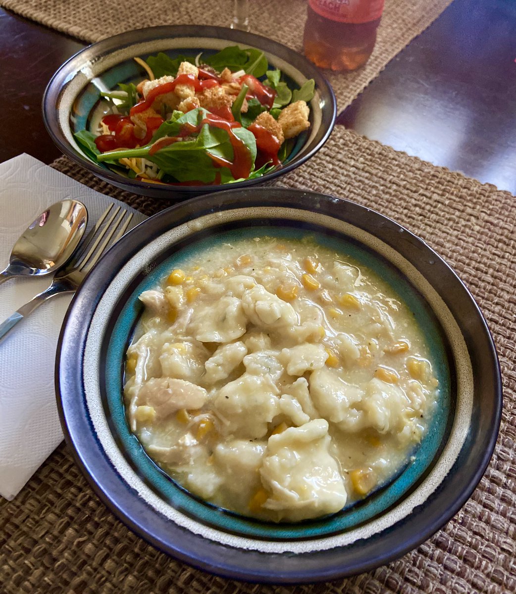 IJustDontLikeU_'s tweet photo. Chicken corn soup with rivels and a side salad! #foodme #dinner #homemadesoup #foodporn https://t.co/0Q31b35ltO