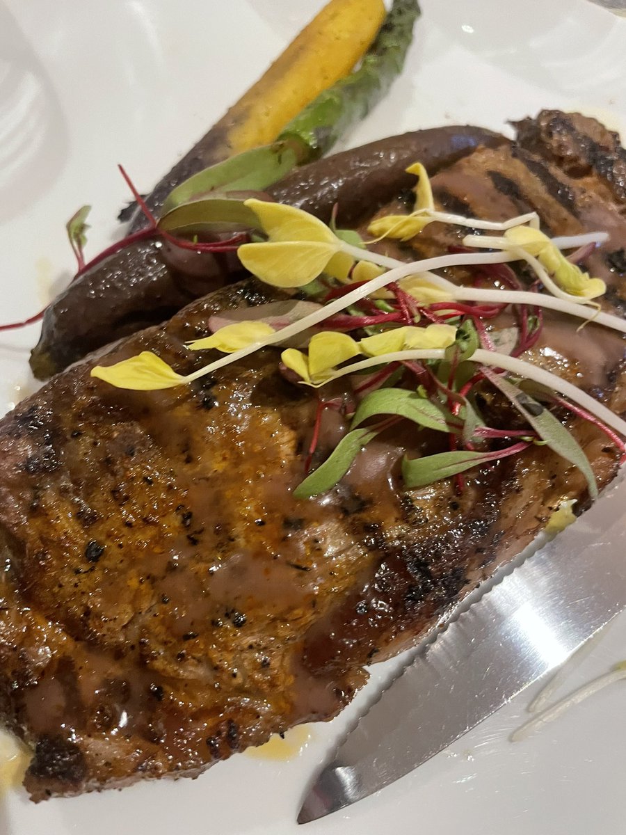 thetaralynch's tweet photo. Happy #FoodieMonday! Every week I try to hit as many local spots as possible! This week features #TheGrangeOutpost, #2ScoopsIceCream, The Mansion on Delaware Avenue, #Schneiders, Steam Whistle Brewing, @bostonpizza and @BlueJays ice cream! https://t.co/BZzzxih5qg