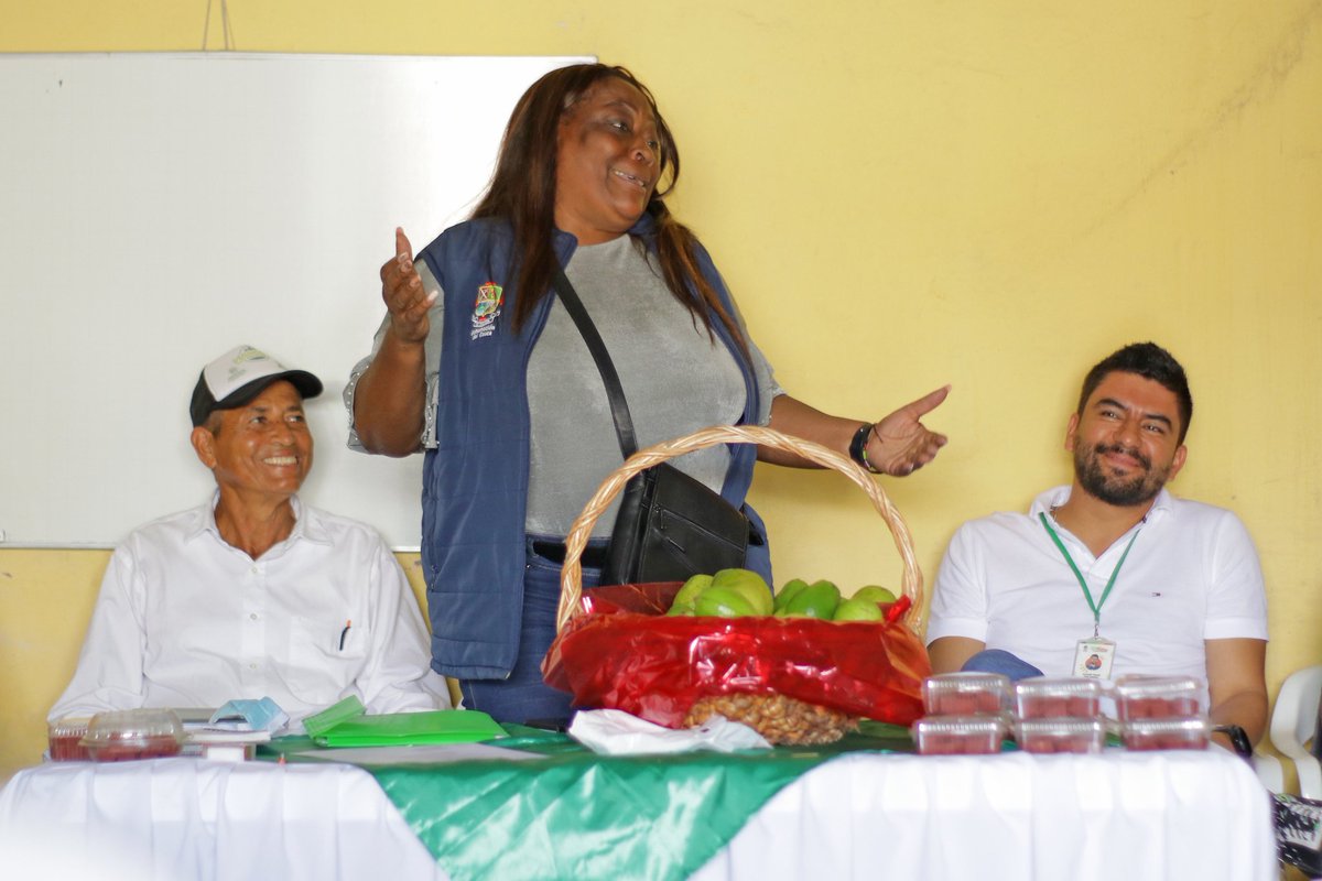 SDEC_CAUCA's tweet photo. En el marco del proyecto 'Alianzas para Avanzar', acompañamos a @SecAgroCauca al municipio de Padilla para la entrega de insumos y maquinaria agrícola que fortalecerán la producción primaria del cultivo de guayaba. Trabajamos en el fortalecimiento de la economía rural en el Cauca https://t.co/9ZFNZyO4N2