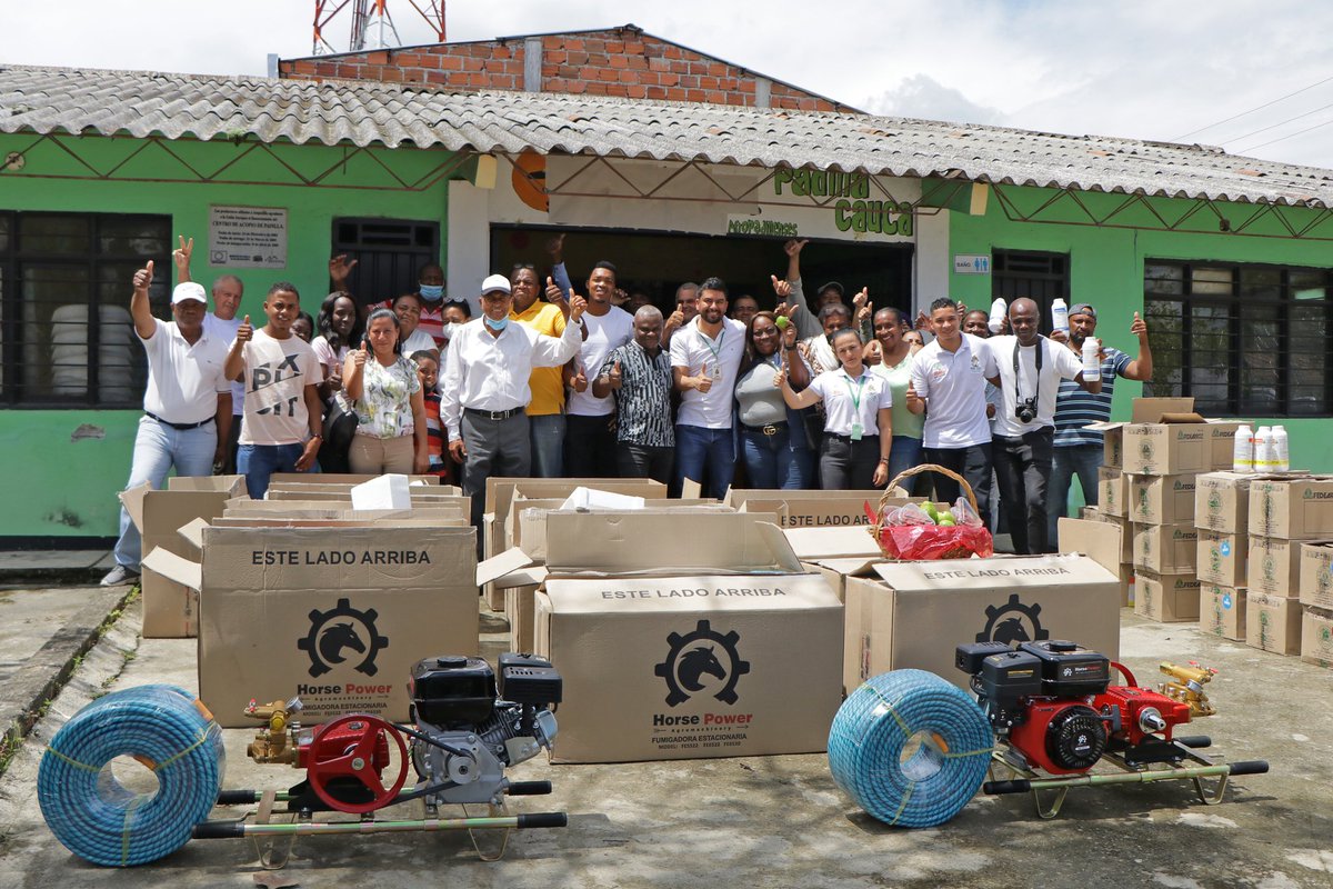 SDEC_CAUCA's tweet photo. En el marco del proyecto 'Alianzas para Avanzar', acompañamos a @SecAgroCauca al municipio de Padilla para la entrega de insumos y maquinaria agrícola que fortalecerán la producción primaria del cultivo de guayaba. Trabajamos en el fortalecimiento de la economía rural en el Cauca https://t.co/9ZFNZyO4N2