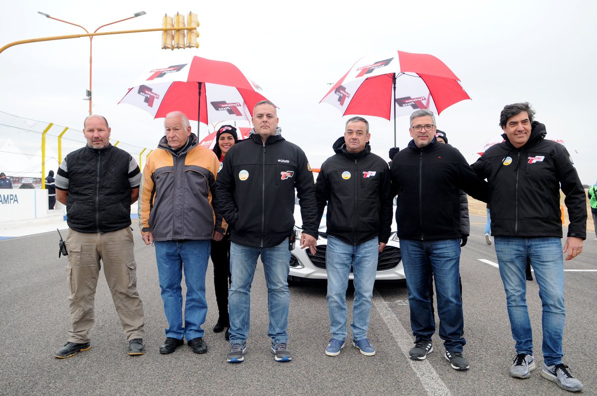 Toques , festejos y directivos con autoridades en la grilla de   <a href="/TurismoPista/">Turismo Pista</a>  .