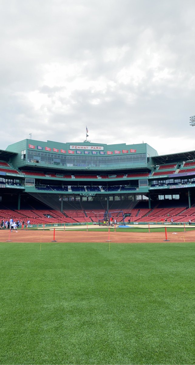 Dellie_5's tweet photo. What a day it was doing the PA 🎙 with @VinceAllo for @BostonABCD Field of Dreams at @fenwaypark. #ABCDFieldofDreams https://t.co/nGIMeRPCyC