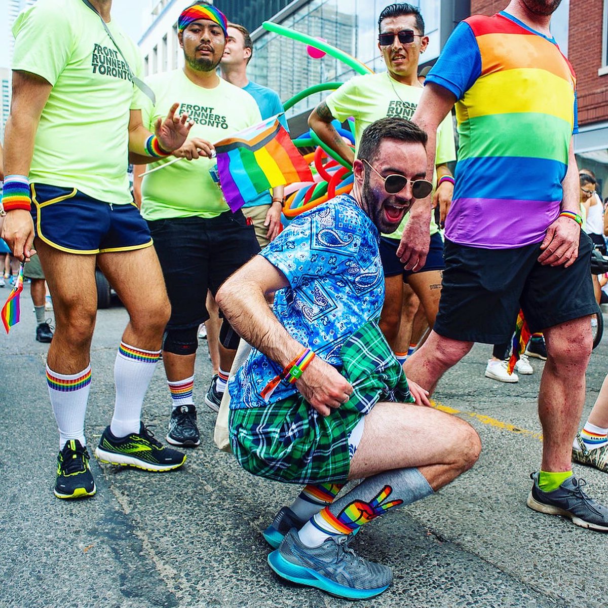 EduLimaPhoto2's tweet photo. People march in the #Pride parade, marking the return of in-person festivities for the annual #LGBTQ #celebration, in #Toronto, Sunday, June 26, 2022. 
-
For @cdnpress 
-
#onassignment #photojournalism #canadianpress #lifeintoronto #pride2022  #canada #lifeincanada  #loveislove https://t.co/mXXY0RaVcW