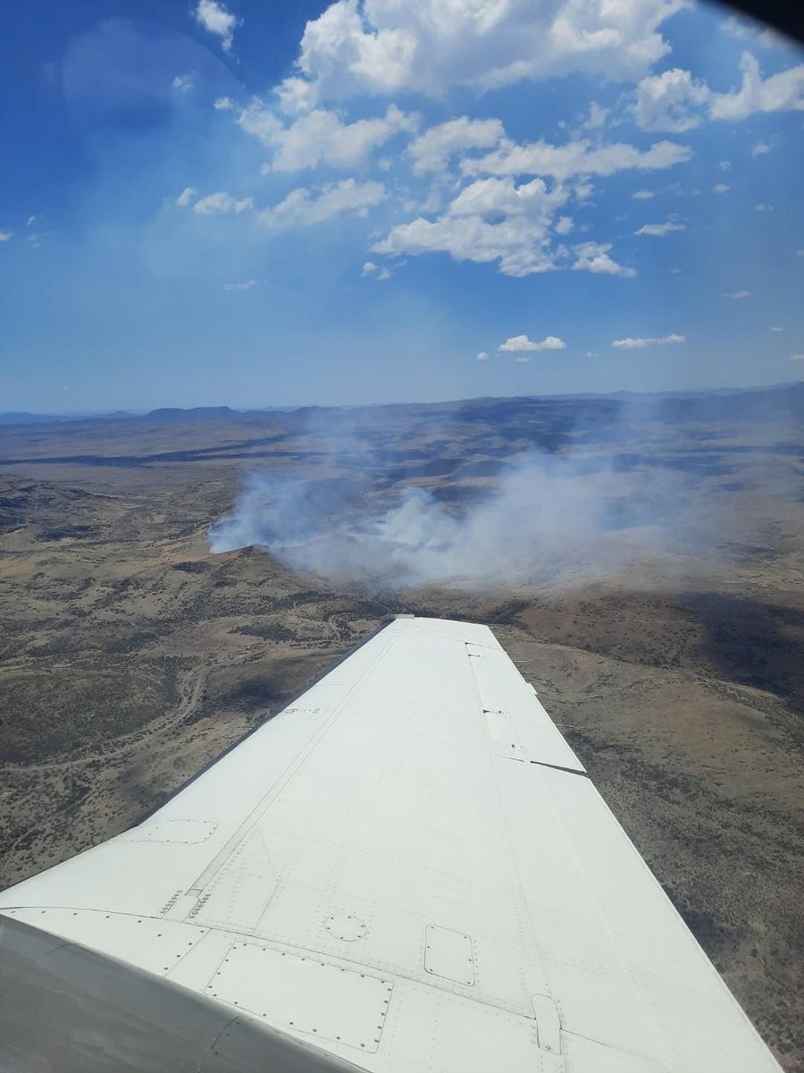 azstateforestry's tweet photo. #AZForestry working the lightning-caused #SteamboatFire, approx. 19 mi. E #Wikieup. 300-acre fire is burning in grass w/n remote & rugged terrain along the SE Mesa & is visible to Prescott-area. At this time, the fire is being monitored by aircraft due to limited access. #AZFire https://t.co/mEb0CkzMYV