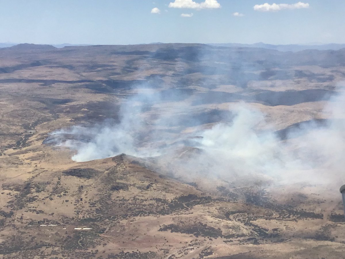 azstateforestry's tweet photo. #AZForestry working the lightning-caused #SteamboatFire, approx. 19 mi. E #Wikieup. 300-acre fire is burning in grass w/n remote & rugged terrain along the SE Mesa & is visible to Prescott-area. At this time, the fire is being monitored by aircraft due to limited access. #AZFire https://t.co/mEb0CkzMYV
