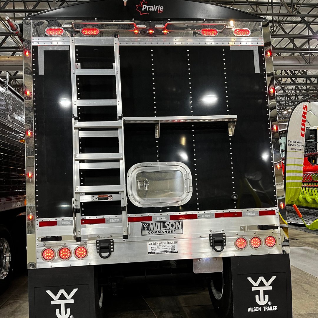 GWtrailer's tweet photo. Thanks to our customer, Levi B, for sending these photos of one of our @wilsontrailers all scrubbed up looking shiny and new for @canadasfarmshow!
#moosejaw #yxe #winkler #saskag #CanadasFarmShow #CFS22 #wilsontrailers https://t.co/AOR2X5kdI5
