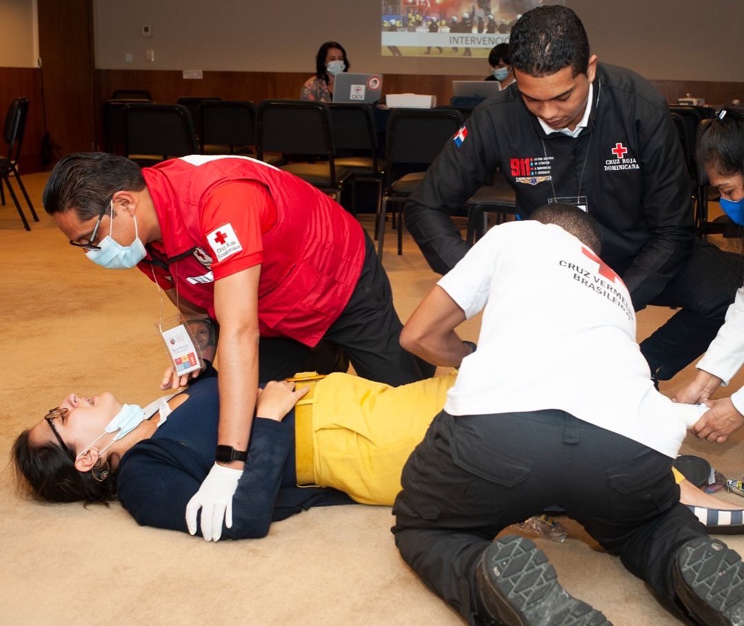 Celebramos un encuentro de primeros auxilios para las Cruces Rojas Latinoamericanas. Los participantes aprendieron cómo afrontar mejor las consecuencias humanitarias generadas por situaciones delicadas e inseguras de forma segura y sostenible. 

Lea más: icrc.org/es/document/so…