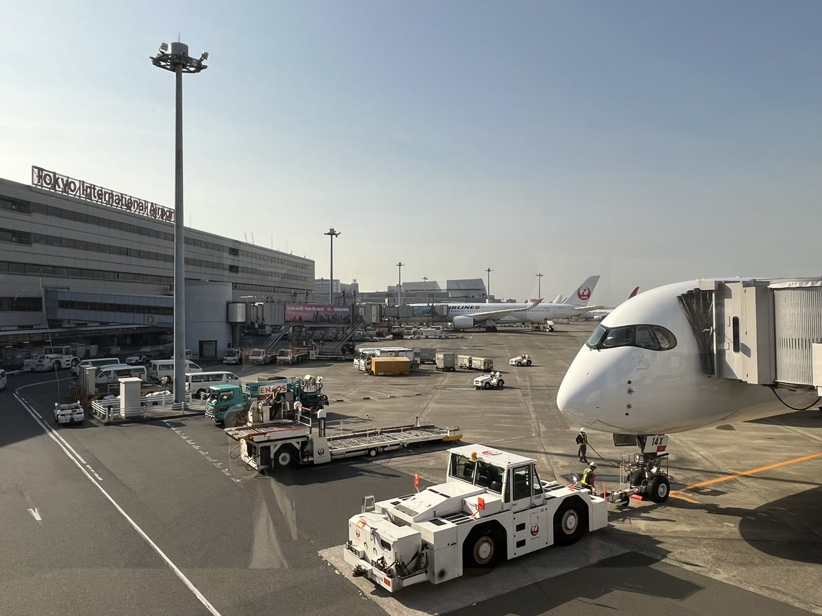 aamf0706's tweet photo. 無事✈️飛びました！たぶんほぼ満席。窓際取れなかったー😭 https://t.co/5kSMFhLbqa