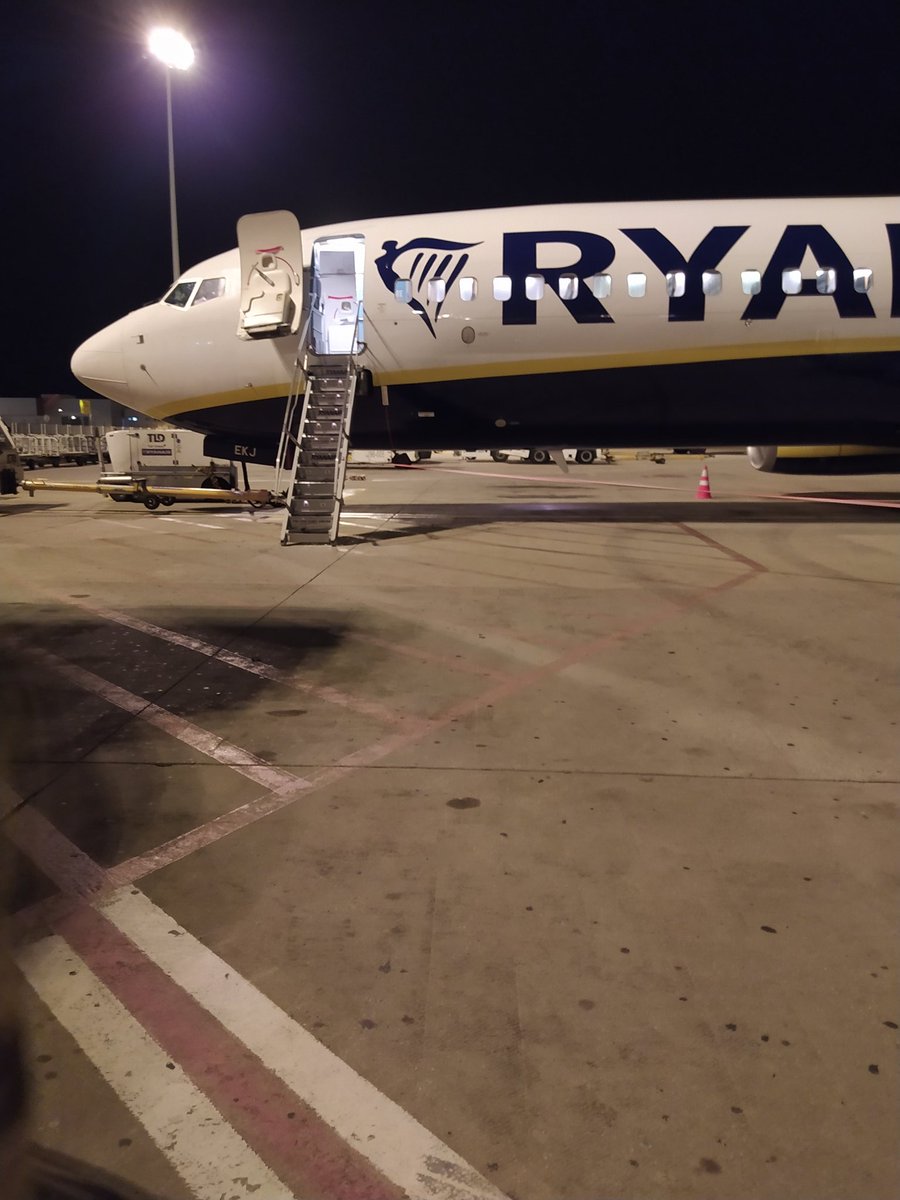 DSiblime's tweet photo. @Ryanair turned back to the gate from a flight that's already 3 hours late (Faro to Bristol) because staff were over hours. How can this happen? Why take us through the gate down to the plane?! Oh, and when do I get my compo? https://t.co/SN1uYqFpsi
