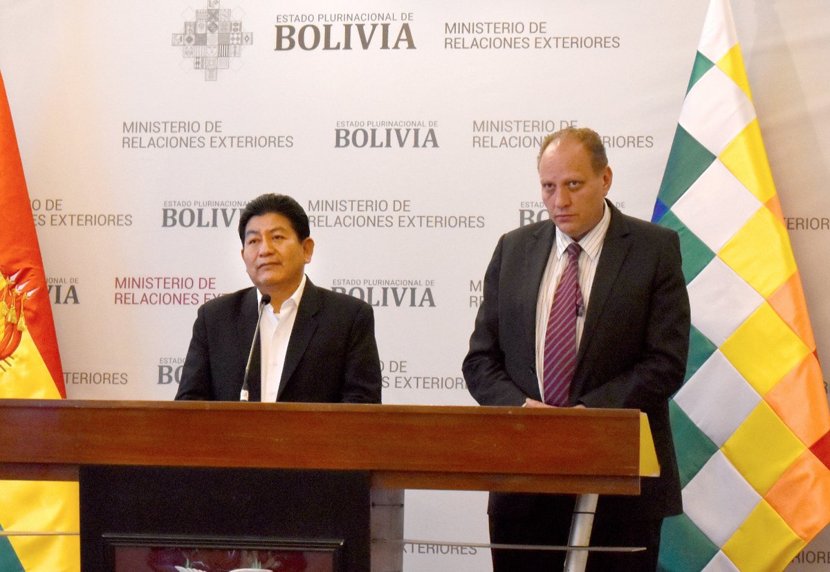 mopsv_Bolivia's tweet photo. #ConferenciaDePrensa | El ministro de Obras Públicas, #EdgarMontaño, y el viceministro de Comercio Exterior, #BenjamínBlanco, señalaron que en la reunión sostenida por el #COB, se expusieron los avances realizados en el #CFBI.
#EstamosSaliendoAdelante https://t.co/QcLxvaDbpv