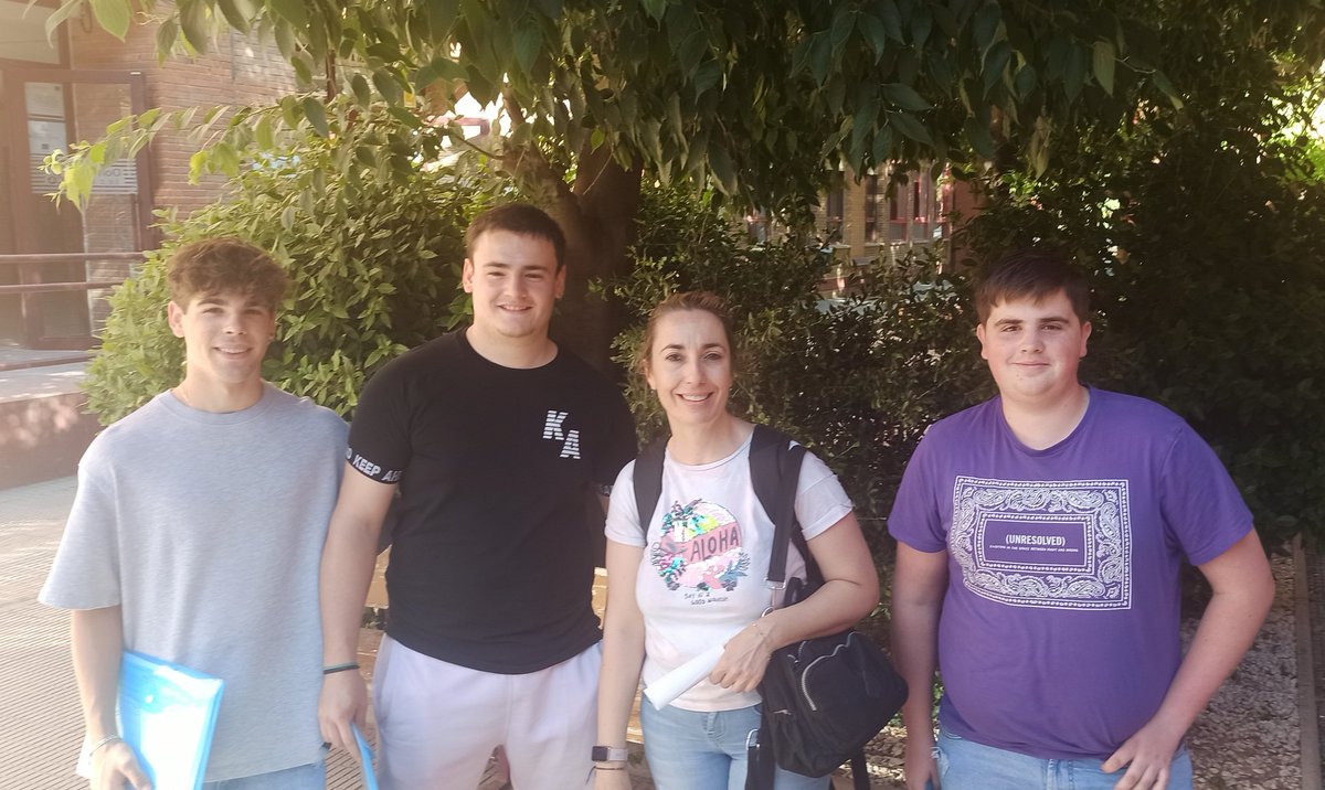 Muy orgullosos también de nuestros alumnos de #FPbásica de #ElectricidadElectrónica Jesús, Francisco Javier y Pablo que hicieron una movilidad #ErasmusPlus en #Alemania #Willkommen <a href="/sepiegob/">SEPIE</a> <a href="/educajccm/">Educación C-LM</a> Próximamente en erasmusdonbosco.blogspot.com/?m=1