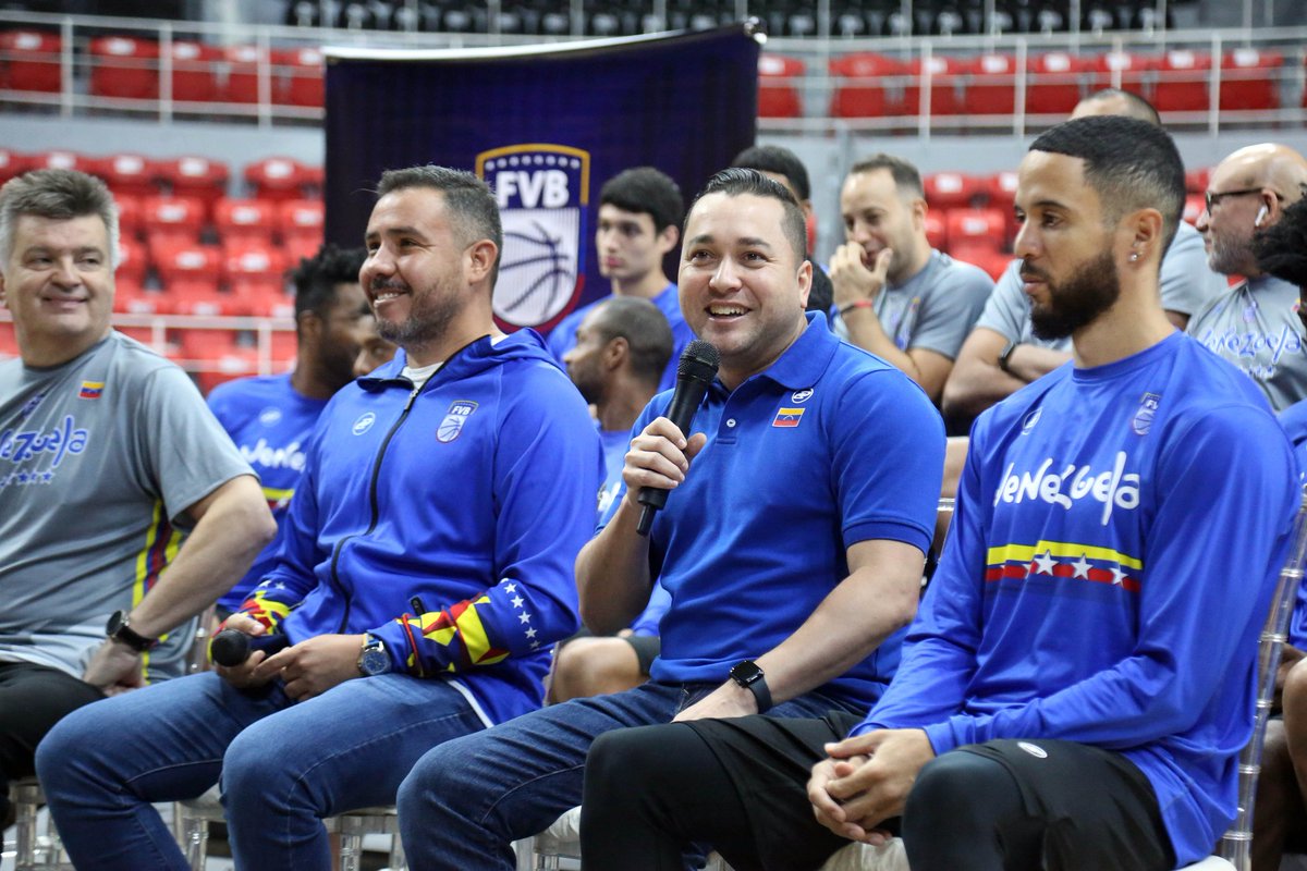 FVBbasketball's tweet photo. 💬 Hanthony Coello, presidente de la FVB; Luis Marcano, Gobernador de Anzoátegui; Fernando Duró, seleccionador nacional; y Heissler Guillent y Gregory Vargas, jugadores de la selección nacional, hablaron para los medios. https://t.co/ikSZrSQt4k