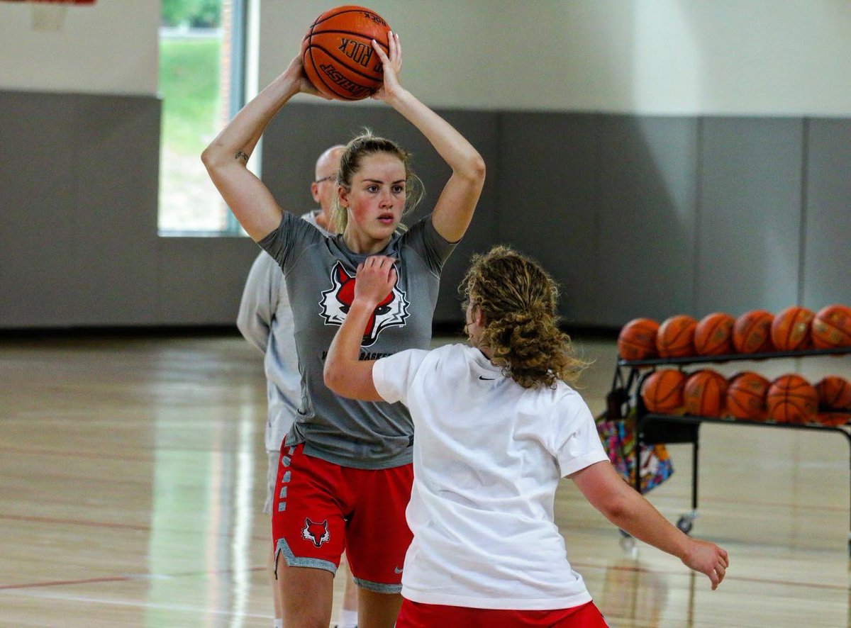 MaristWBB's tweet photo. Summer 🏀 #GoRedFoxes https://t.co/zVTdbACSzA