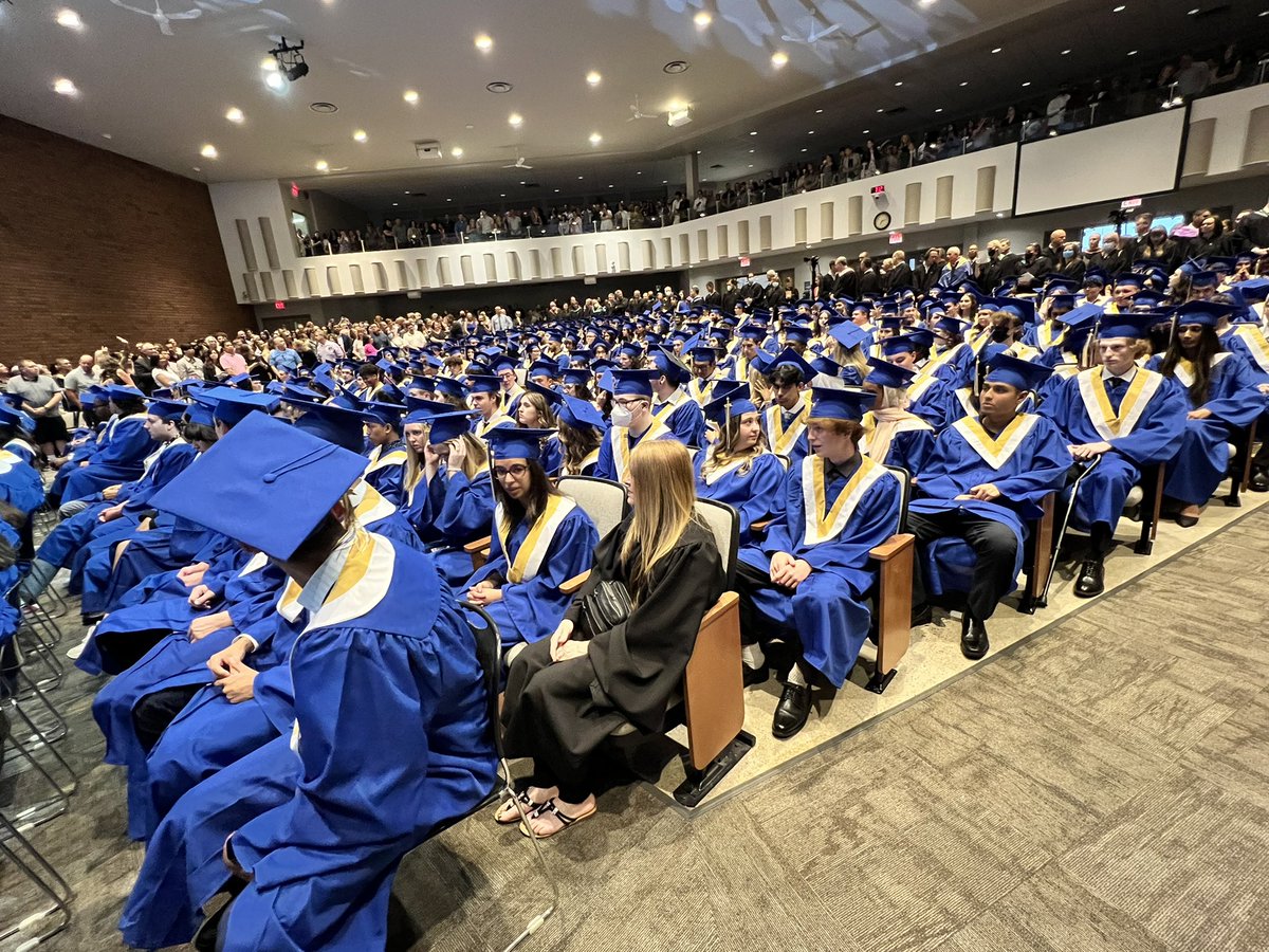 nottenloretta's tweet photo. The excitement and anticipation is palpable as the @StBenedictCSS graduation gets underway. The passing of the light symbolizes the bonds that tie and the faith that roots all we do. @WCDSBNewswire #SentToBuild https://t.co/08MKq0knAG