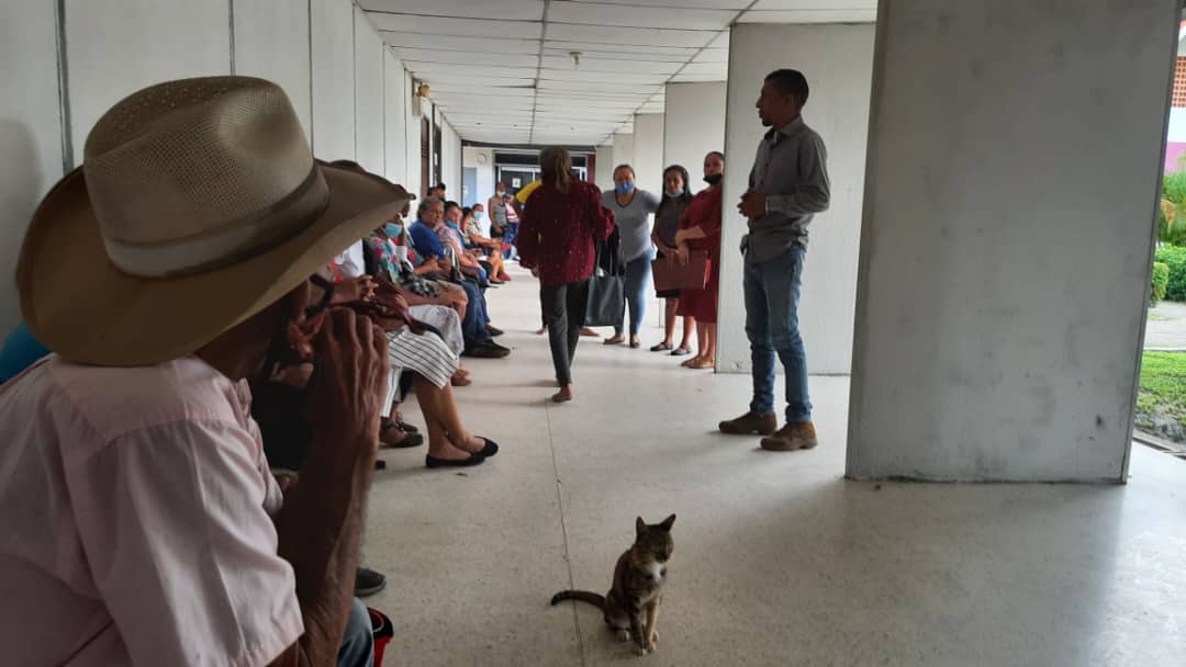 Ipasmeapure's tweet photo. hoy|| 
seguimos trabajando en el marco del 1 x 10 del buen gobierno, hablando con la gente, escuchándola, hablando del proyecto de nuestro @eduardopiate2  para construir ese Apure grande, prospero y productivo. que no es una consigna sino que es una realidad.
#nosotrosvenceremos https://t.co/HYBy9Bz54V