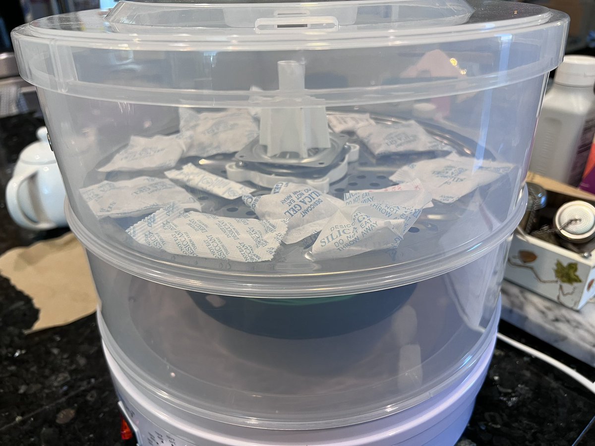 feistykitty's tweet image. Drying the drys. #3DPrinting #desiccant #PrintDry