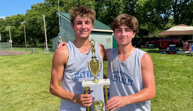 Jake Karnish proves to be valuable weekend pick-up for Lynx mikedragosports.com/jake-karnish-p… <a href="/JakeKarnish/">jake karnish</a> <a href="/FWTigers/">Fleetwood Athletics</a> <a href="/TigerAthleticA/">Tigers Athletic A</a> <a href="/OVLynx/">Oley Valley Athletics</a> <a href="/bendebalko/">bendebalko</a> <a href="/jaden_kelly2/">Jaden Kelly</a> <a href="/TurchiDanny/">Danny Turchi</a> <a href="/KarnishCarly/">Carly Karnish</a> <a href="/NickDebalko/">Nick DeBalko</a> <a href="/AnthonyWitt/">Anthony Witt</a> <a href="/FwoodBball_FP/">Fleetwood Basketball Fan Page</a> <a href="/ValleyOley/">Oley Valley Softball</a> <a href="/FwoodBaseball/">Fleetwood Baseball</a> #mikedragosports