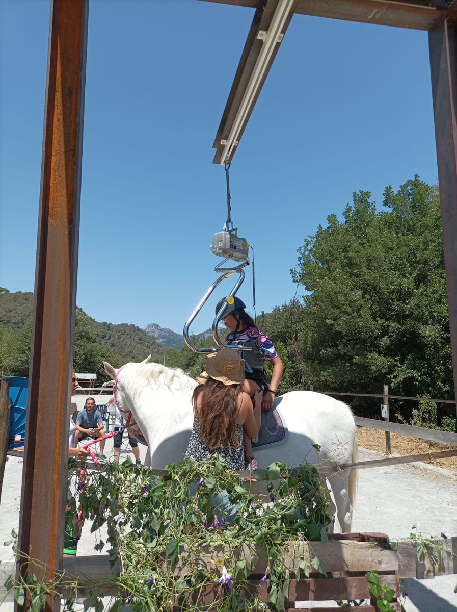 NoFinishLineMC's tweet photo. [ Projet HAPPY HAND ] 🐴
Direction l'Alterrecho où #HAPPYHAND dirige les activités #équithérapie et où le lève-personne financé par Children &amp; Future a été inauguré 🙏
Prochaine mission ? Rendre accessible la carrière aux PMR toujours dans le respect de l'environnement ! https://t.co/zFLlzsy6gX