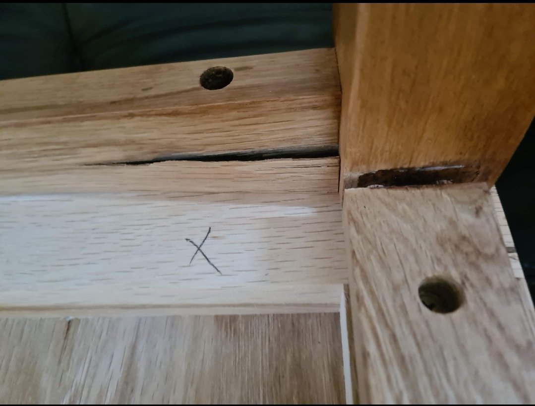 dani_dryden's tweet image. Where the boundaries of 'properly made' are stretched to breaking, oh no thats todays delivery #oakfurnitureland #realoak #poorworkmanship #middlebrook #icoulddobetted