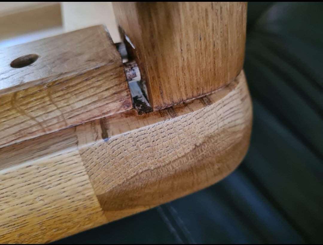 dani_dryden's tweet image. Where the boundaries of 'properly made' are stretched to breaking, oh no thats todays delivery #oakfurnitureland #realoak #poorworkmanship #middlebrook #icoulddobetted