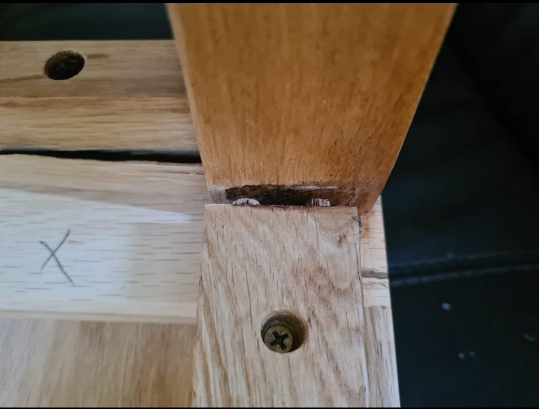dani_dryden's tweet image. Where the boundaries of 'properly made' are stretched to breaking, oh no thats todays delivery #oakfurnitureland #realoak #poorworkmanship #middlebrook #icoulddobetted