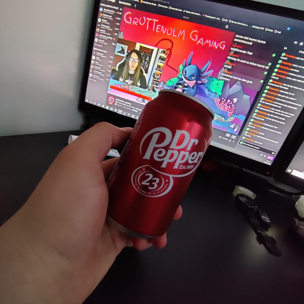 D1riode's tweet photo. Wenn @Ehrenolm im Stream ständig von Dr. Pepper spricht und @DrPepperDE auf deiner Timeline camped, dann war dieser Kauf wohl vorherzusehen. Ist das dieses Influencer-Marketing von dem alle sprechen? https://t.co/f5u64oh4hg