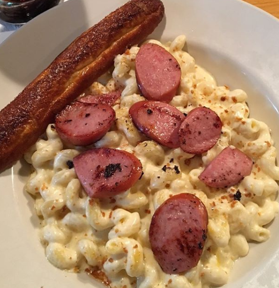 WilliamstonPub's tweet photo. Mac-n-cheese? More like mac-n-YES PLEASE, with a twist 😏 🧀
.
*Dine-In/Carry-Out*
Call: 517-992-5060
.
.
#WilliamstonMI #WilliamstonPub #WilliamstonEats #LocalEats https://t.co/R6dj85dRch