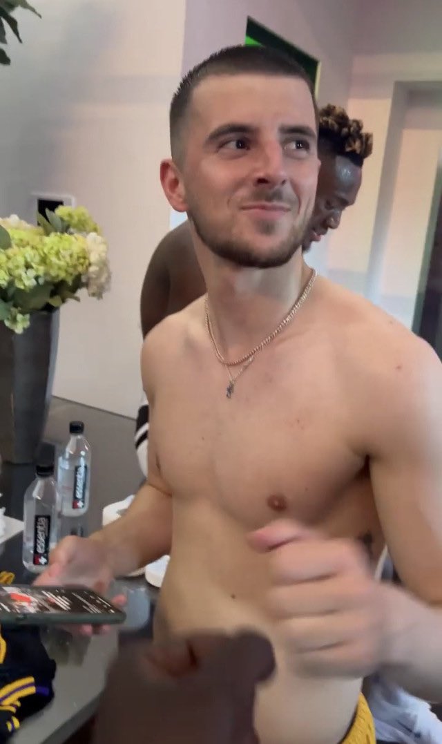 ShirtlessPL's tweet photo. Mason Mount https://t.co/XC66v3wJbc