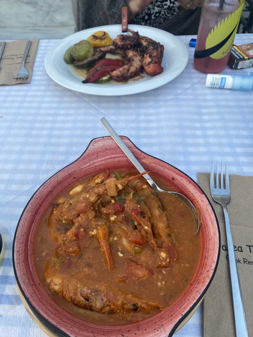 Lunch in #santorini https://t.co/yF3XVp0S5L<a href="/tag/santorini"class="tags">#santorini</a>