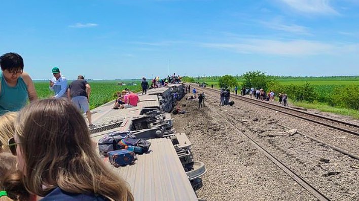 ⚠️🇺🇸#DEVELOPING: Numerous injuries reported following Amtrak train derailment in Mendon, Missouri #Mendon l #MO There are unconfirmed reports of fatalities. Emerging pictures show several cars flipped. Emergency personnel are en route. More information as it becomes available.