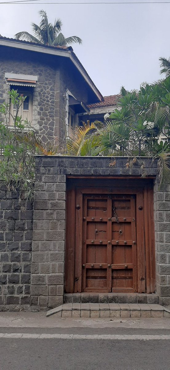 aakhripitzah's tweet photo. Entrance of a House in Deccan Gymkhaana, Pune
#pune
#fcroad
#Punehouse
#deccan
#architecture
#architecturephotography https://t.co/Y87HkhvPhz