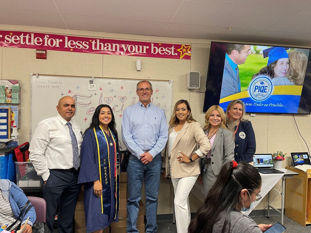PIQEUSA's tweet photo. 48 #PIQEParents @MCS4Kids celebrated completing the Social-Emotional Learning Program!🎉

PIQE #alums Jorge Perez &amp; daughter Amaya joined. Amaya gave a powerful speech to #families sharing that anything is possible! She's a bio science grad @ucmerced &amp; future doctor!🥳#PIQEProud https://t.co/GaKqiTYbec