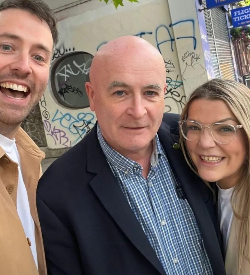 SineadCMitchell's tweet photo. I couldn't hide my delight in meeting this guy #NewProfilePic #micklynch https://t.co/lemhGflwp7