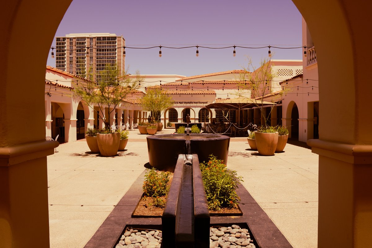 JustinMcEachron's tweet photo. The adventure starts. #heardmuseum #pheonix https://t.co/ArPjdn6lq5