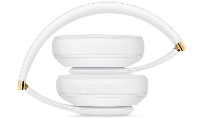 irisolamente's tweet photo. Se venden audífonos Beats Studio3 BLANCOS! Bellos, hermosos, preciosos, (como nuevos) en su cajita, con estuche y las demás cosas bacanes que trae. entrega inmediata en Guayaquil y para otras partes de EC hacemos envíos. Porfa RT https://t.co/3TljaQOTi2