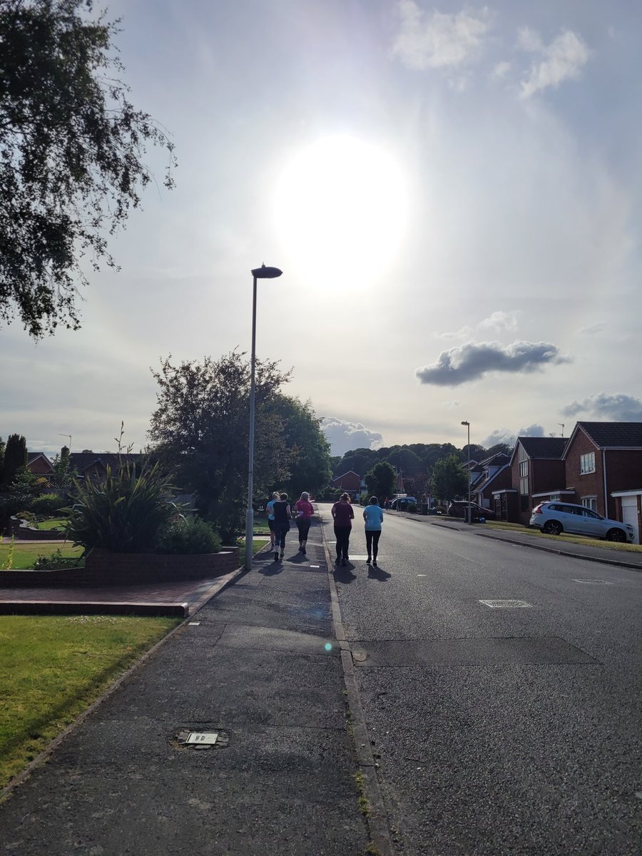 Runningcircles_'s tweet image. Interval training for the Beginner's group tonight....
They smashed it 👏 

#runningcircles #grouprunning #beginnersrunning #ukrunchat