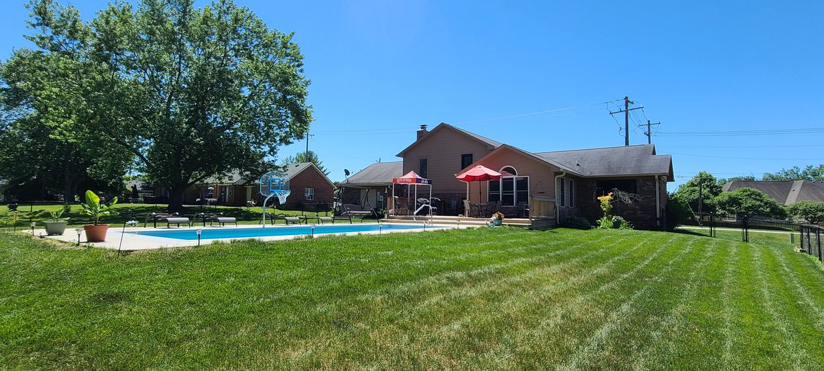 RossHetrick's tweet photo. @JMV1070 Alysha and I are for sure ready to host you guys @1075thefan for the #BackyardBourbonBroadcast https://t.co/i8YFmytQDN