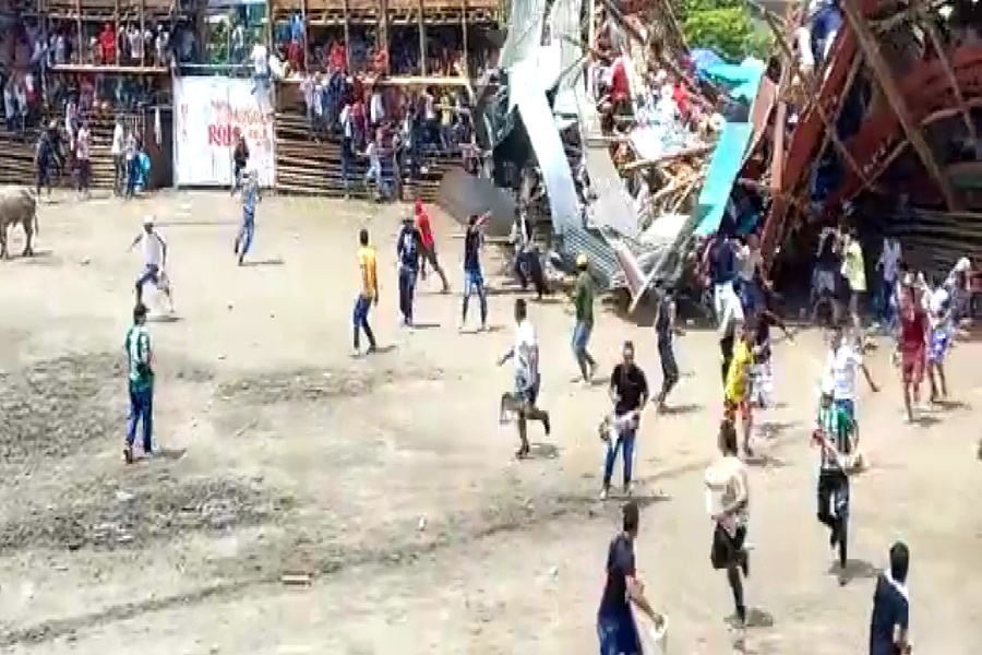 Declaran alerta roja hospitalaria en Tolima por heridos que dejó el derrumbe de gradas improvisadas. bit.ly/3xX2Bkb  #Tolima #corralejas #Espinal