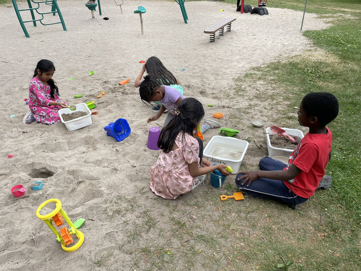 Mrs. Bloom tweet media