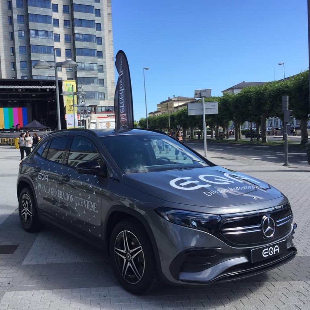 GrupoDitram's tweet photo. Nuestro SUV EQA y el familia EQB (ambos 100% eléctricos) ya están listos para el conciertazo 🎶 de esta noche cortesía de @Cadena_Dial . Es un placer poder colaborar y ser patrocinadores de este gran evento ✅GRATUITO✅
@radiolugoser @concellodelugo #laurbanaburger #Ditram https://t.co/HwfkNmtBnn