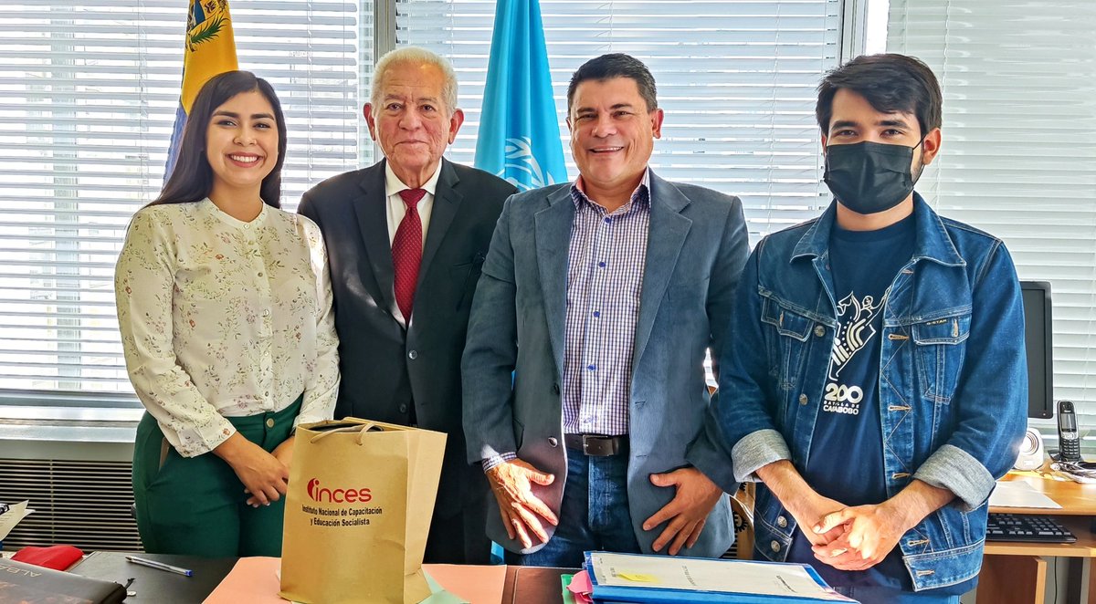 WuikelmanAngelP's tweet photo. Sostuvimos un encuentro con nuestro embajador ante la Unesco, Jorge Valero, para discutir la agenda de trabajo que nos espera en la Precumbre Mundial de Educación, a celebrarse en  París, del 28 al 30 de junio

#ComunicadoresDeLaPatria https://t.co/SbYxlHDqqE