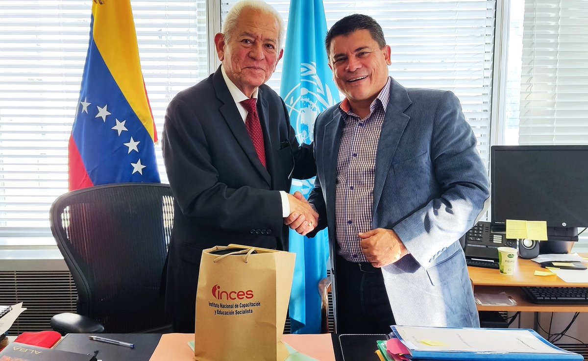 WuikelmanAngelP's tweet photo. Sostuvimos un encuentro con nuestro embajador ante la Unesco, Jorge Valero, para discutir la agenda de trabajo que nos espera en la Precumbre Mundial de Educación, a celebrarse en  París, del 28 al 30 de junio

#ComunicadoresDeLaPatria https://t.co/SbYxlHDqqE