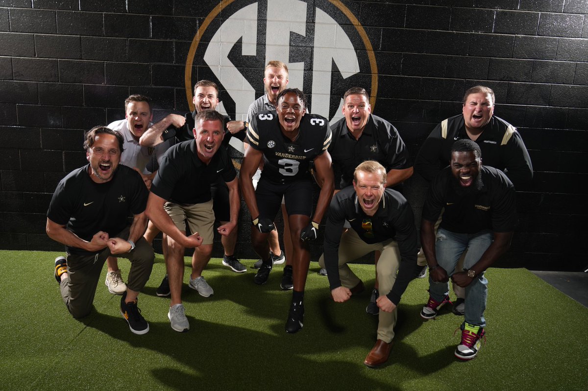 max_carroll2's tweet photo. I had a GREAT weekend in nashville!! @Coach_Lezynski @CoachHowellVU @Coach_Lea @CoachDtjackson @VandyFootball https://t.co/TomheL6vsv