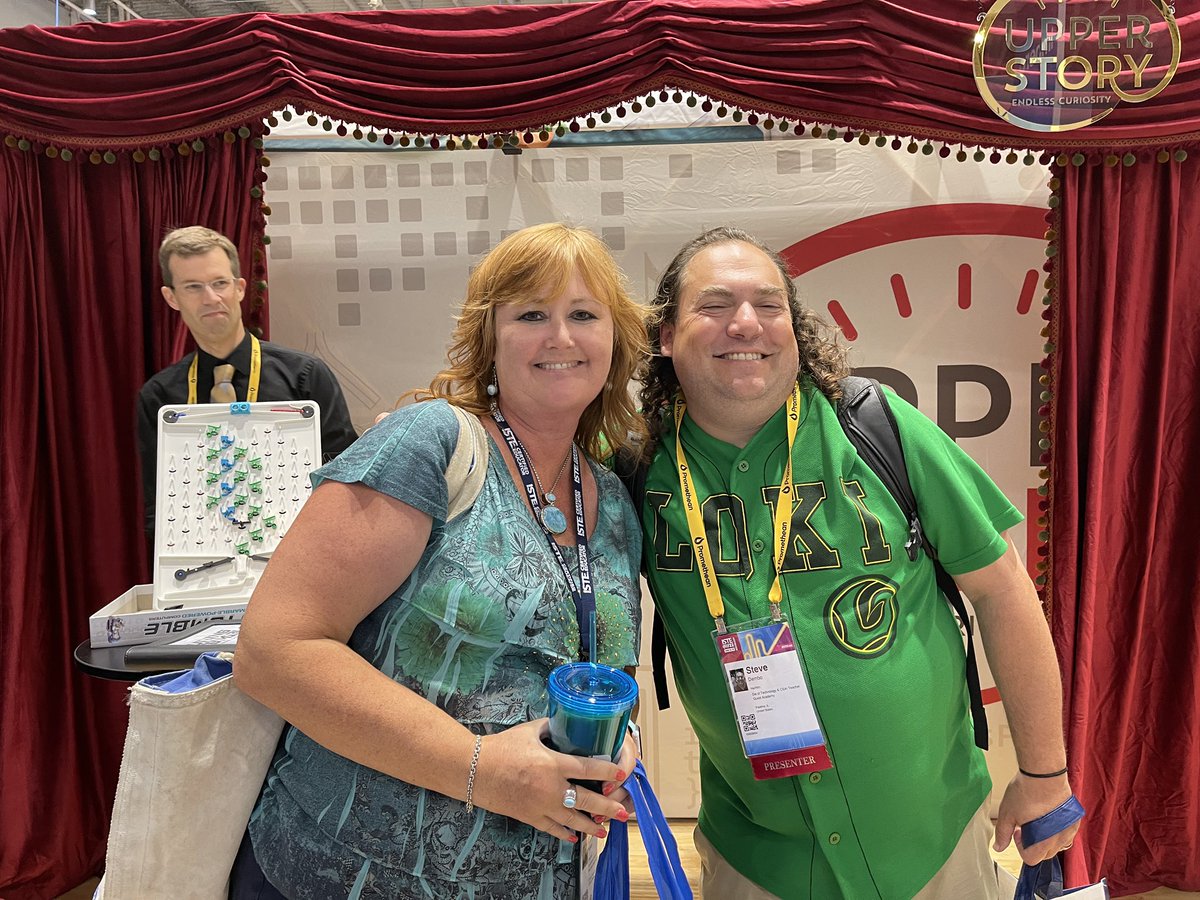 drjennparker's tweet photo. When you run into the legendary @teach42 - miss his Day of Discovery antics at our #MDLC @MacombISD #MACUL gigs! Great to see you at #ISTELive https://t.co/iLkdU4vSLG