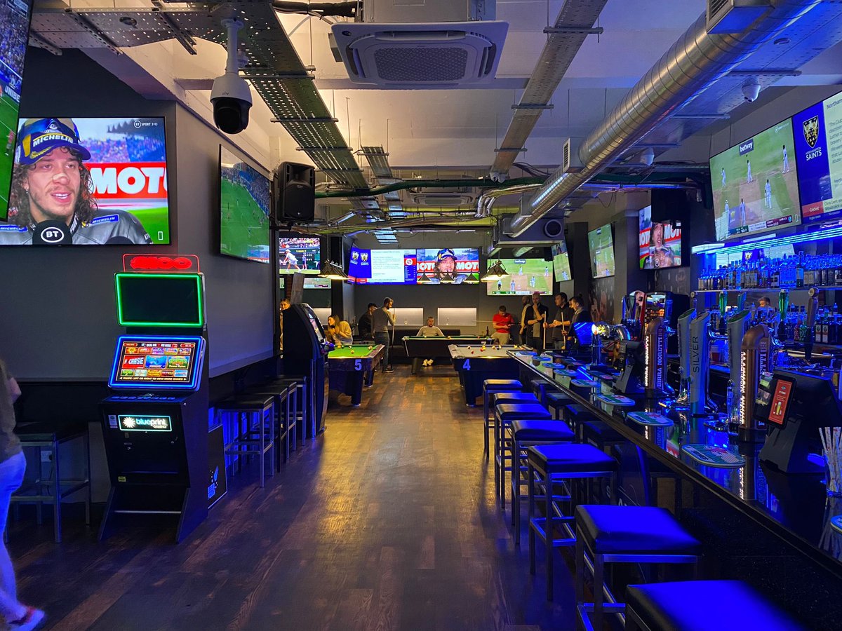 Blustream_HDBT's tweet photo. Check out the latest Blustream installation at Sharkey’s bar in Southampton, UK! Got to be one of the most amazing sports bar installations we’ve ever seen. Over 120 displays utilising our IP50 Video over IP solution! @Install_Mag @EILiveShow #LoveInstall https://t.co/kqM9oXreQo