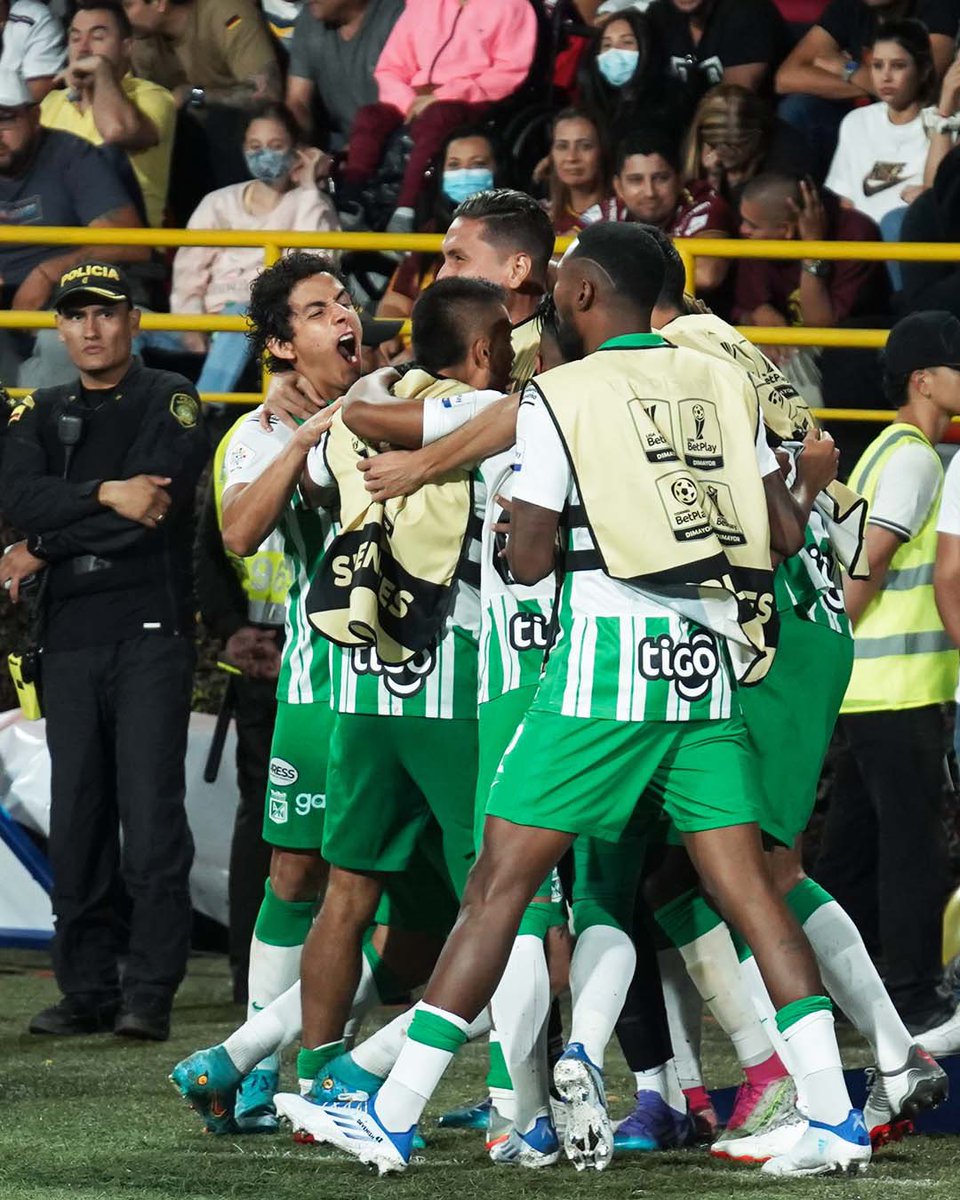 nacionaloficial's tweet image. ¿Ustedes aún lo están celebrando? 🗣⚽️💚

¡De esos gritos que te dejan afónico! 🟢⚪️🏆

#CadaVezMásCampeón