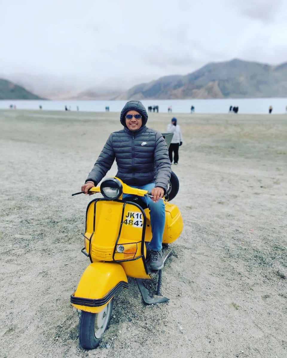 gaurav9799's tweet photo. #Pangonglake at14000ft!Worlds highest salt water lake  seems dyed in Blue! Stands in Stark contrast to arid Mountains around!The people here are very kind! Hospitality is second to none #Jammu #Kashmir #Ladakh Nahi Dekha to Kuch nahi dekha! #IncredibleIndia https://t.co/DaCkuj0tiE