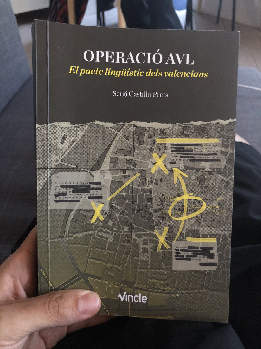 CarlesTT's tweet photo. @VBranchat @_OscarRueda_ @gabappla @casalduch @a_punt_media @AVLoficial @AVCalpe És que estic llegint este llibre 😂 Vaig per la meitat. Molt recomanable #OperacioAVL https://t.co/h0oWvLx5g1