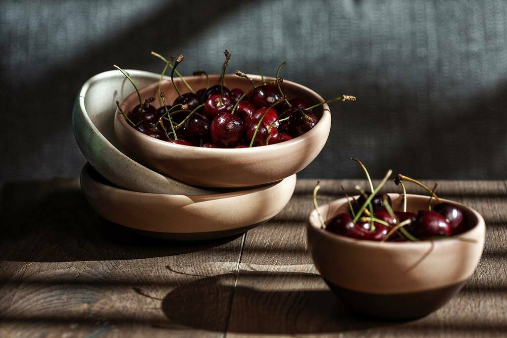 Mannfotografo's tweet photo. Cerezas para @rocasalrestaurante , #foto @mann_fotografo #asistentedefoto @lukkkasminnondooo #styling @raquelpastel83 #chef @atalaolmos #cdmx #crater #mexico #mannworkshop #mannfotografo #bodegon #gracias https://t.co/h5YNnyseI1 https://t.co/jRhJZIHqxq