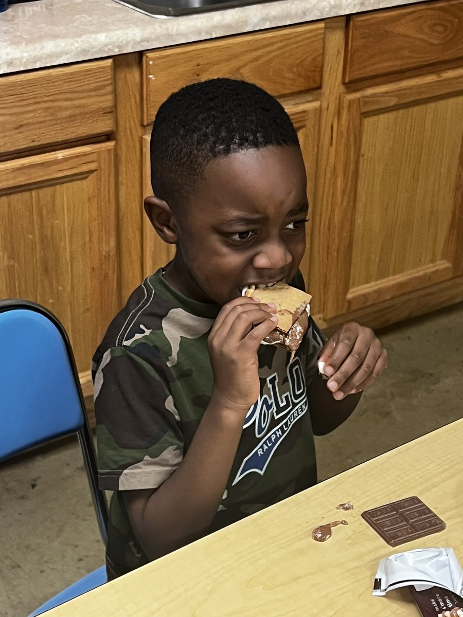 TheReadingTea's tweet photo. Our official countdown to the end of Summer Learning has started! Today was “Make it Monday” and Mrs. Sterling’s class made S’mores! @UPES_Leads @J_Armistead728 @TCSBoardofEd #SummerLearning #STEMeducation https://t.co/3qlAoiwNkj